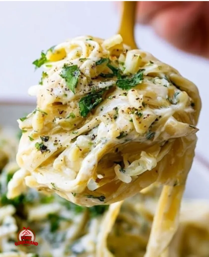 Delicious Olive Garden-inspired pasta with creamy garlic sauce